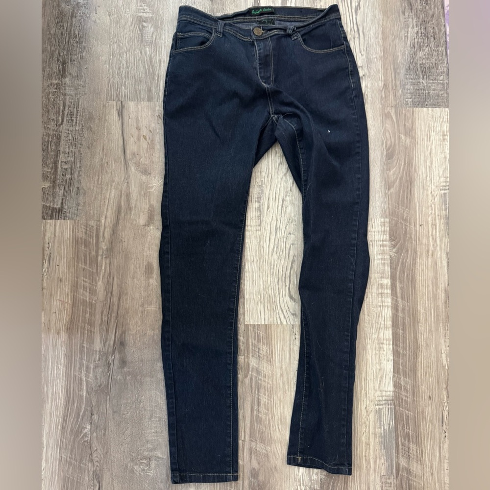 Black Skinny Jeans with Sleek Fit